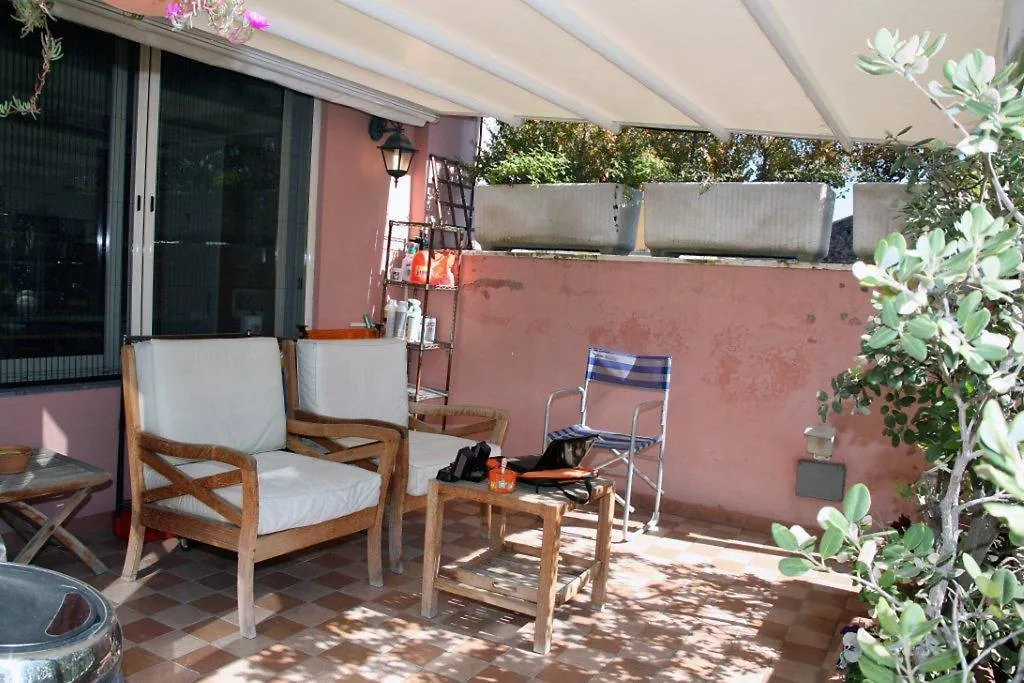 B&B Cocus Inn Aeroporto di Catania Fontana Rossa 3*,