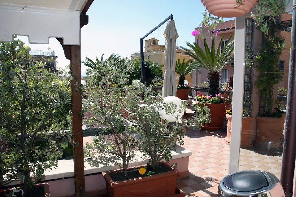 B&B Cocus Inn Aeroporto di Catania Fontana Rossa 3*,