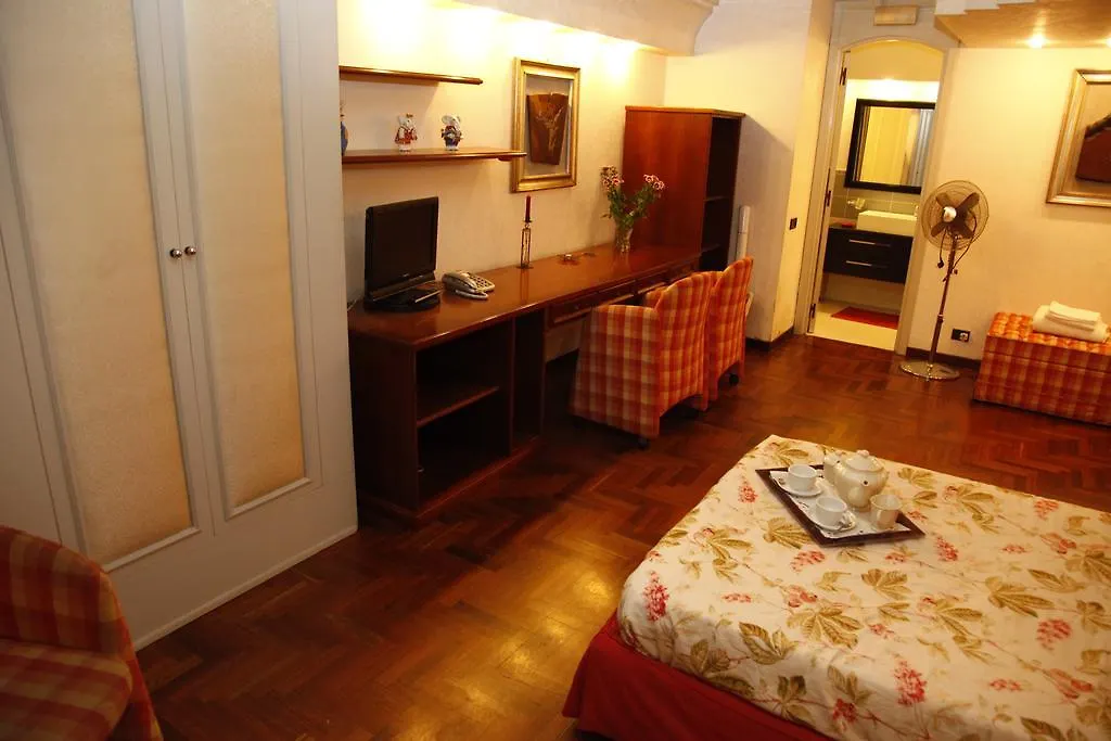 B&B Cocus Inn Aeroporto di Catania Fontana Rossa 3*,  Italia