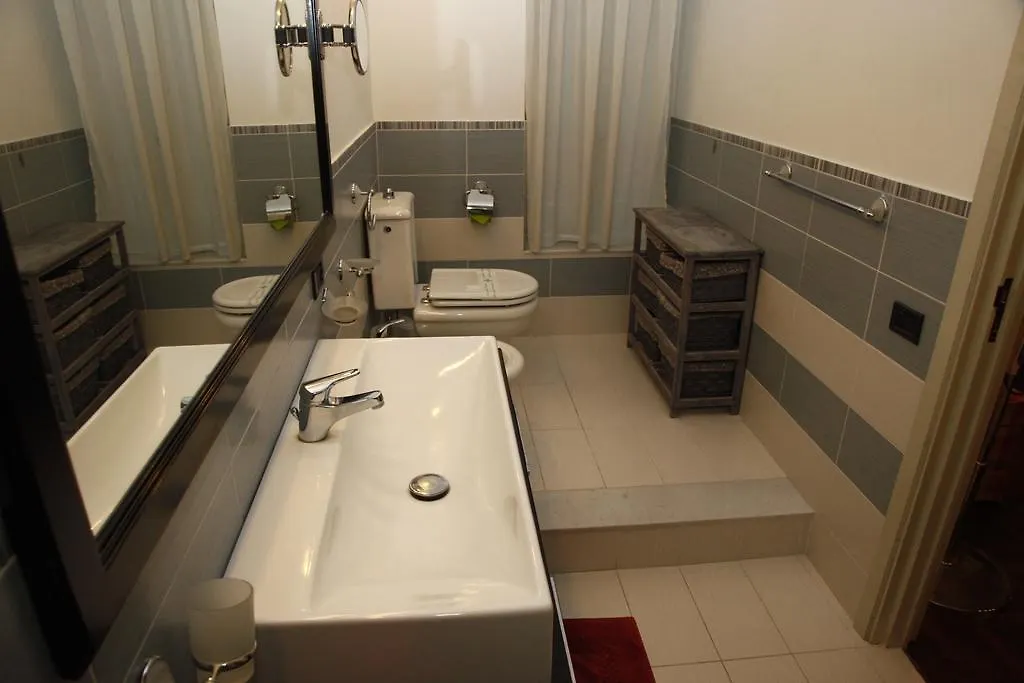 B&B Cocus Inn Aeroporto di Catania Fontana Rossa 3*,