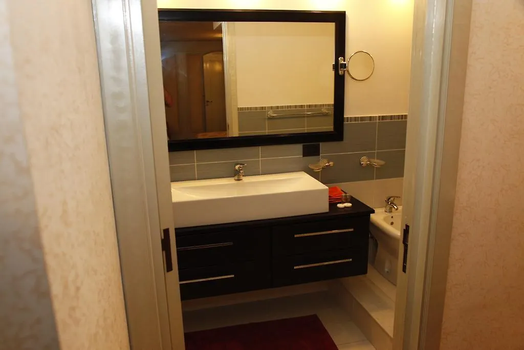 B&B Cocus Inn Aeroporto di Catania Fontana Rossa 3*,