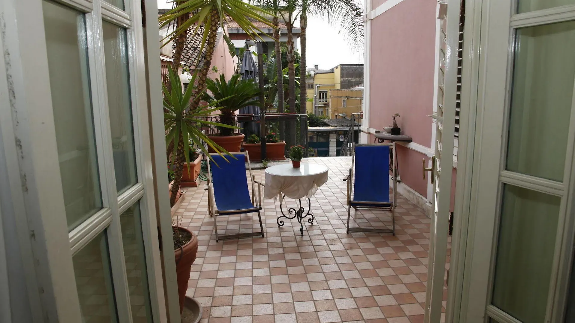 B&B Cocus Inn Aeroporto di Catania Fontana Rossa 3*,